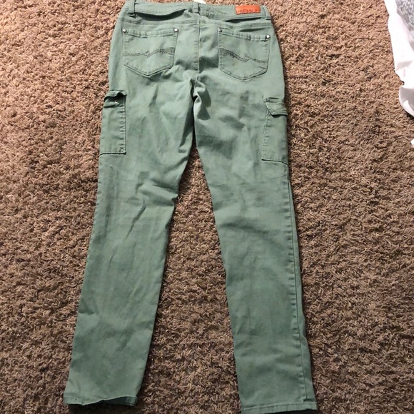 Green pants - Picture 2 of 5